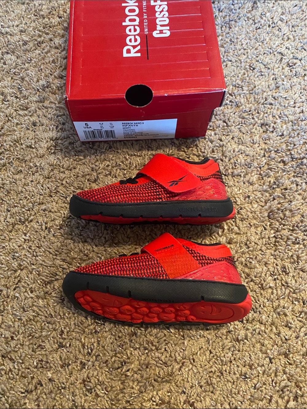 Reebok size 5 shoes - Picture 4 of 6
